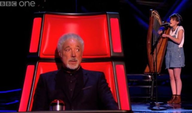 The Voice UK: Get Lucky, cantata cu harpa la auditiile pe nevazute (video)