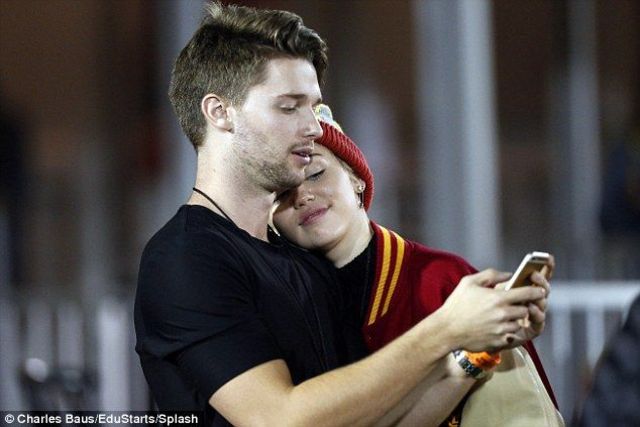Miley Cyrus si Patrick Schwarzenegger