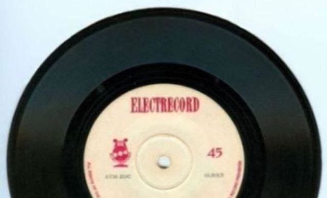 Albumul zilei oferit de Electrecord: Antract - Antract