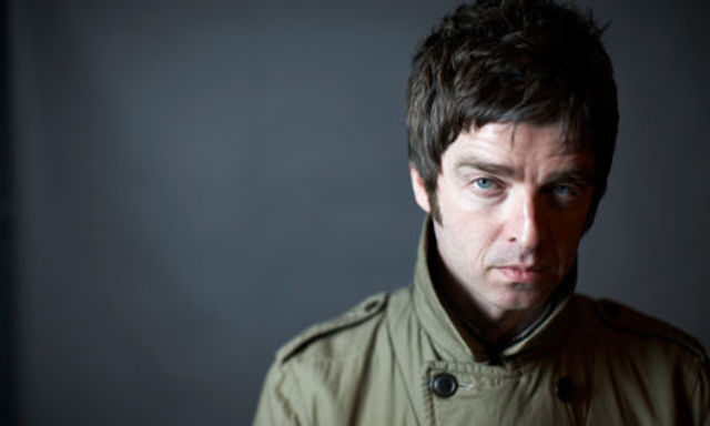 Noel Gallagher: Mai bine beau benzina decat sa-l ascult pe Alex Turner