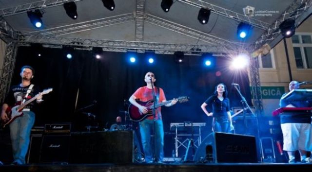 Trupa Taxi i-a facut bust lui Teo