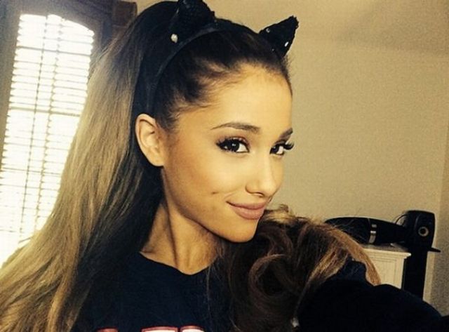 Ariana Grande calca pe urmele celebrei Madonna