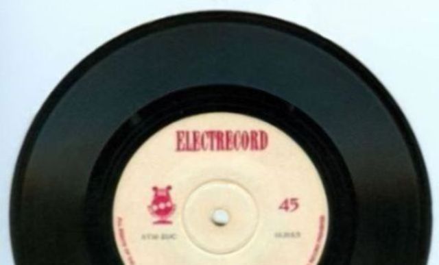 Albumul zilei oferit de Electrecord: Various Artists -2 si ... jumatate