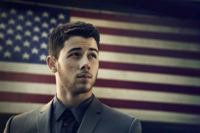 Nick Jonas isi continua cariera solo prin lansarea clipului "Chains" (video)