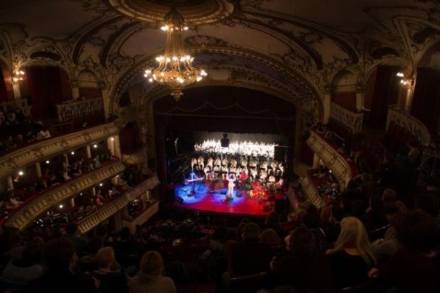 Concertul ¨Electric Marching Band¨ al trupei byron alaturi de Muzica Militara Bistrita si Corul Excelsior va putea fi urmarit din 1 mai la HBO Romania! (video)