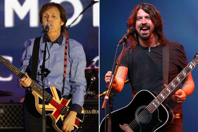 Dave Grohl a urcat pe scena cu Paul McCartney pentru a canta piesa "I Saw Her Standing There" (video)