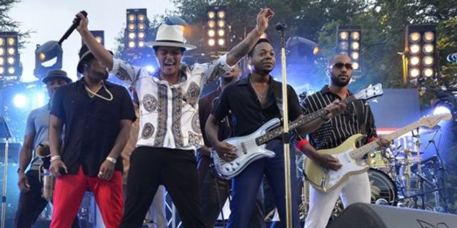 Bruno Mars a sustinut un concert la Casa Alba in fata militarilor americani si a Presedintelui Obama