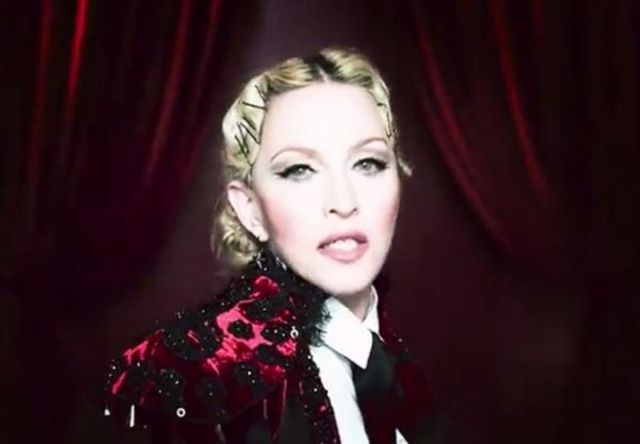 Madonna a fost posedata de spiritul lui Elvis Presley