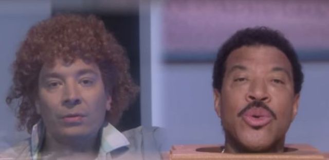 Lionel Richie si Jimmy Fallon s-au distrat si au recreat clipul piesei "Hello" (video)