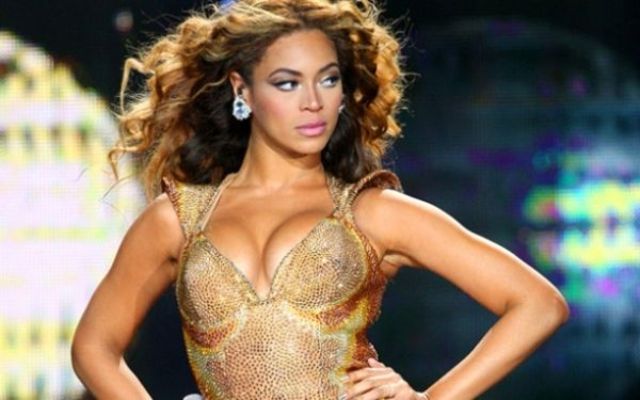 WoW! Nu o sa iti vina sa crezi cu cine a cantat Beyonce (video)