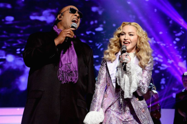 Prestatia Madonnei si a lui Stevie Wonder de la Billboard MA nu a fost pe placul tuturor