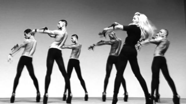 Cum reusesc vedetele sa danseze pe tocuri stiletto