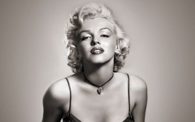 Suvite din parul lui Marilyn Monroe vor fi vandute pentru 6.000 de lire