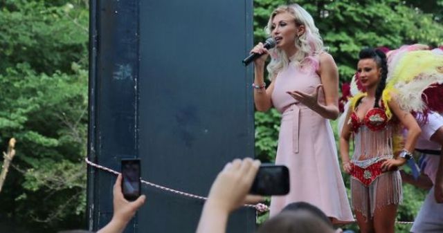 Andreea Balan sustine drepturile comunitatii gay