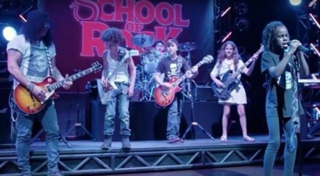 Slash le-a facut o surpriza emotionanta copiilor de la School Of Rock
