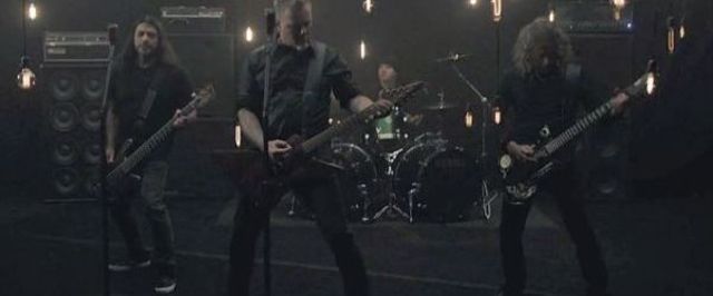  Metallica au lansat clipul piesei 'Moth Into Flame'