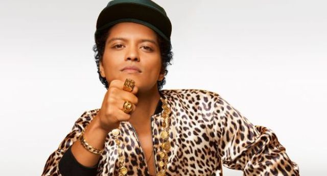 Bruno Mars a facut un show de senzatie la Carpool Karaoke
 