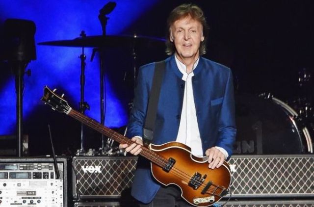Sir Paul McCartney a cantat in noaptea dintre ani cu The Killers (video)