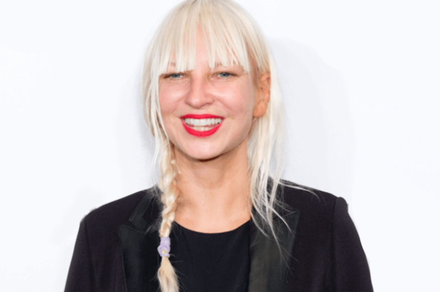  Sia a lansat o noua piesa - "Never Give Up"
 