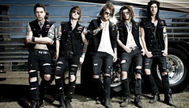 Asking Alexandria au lansat o varianta acustica pentru piesa 'The Death of Me'