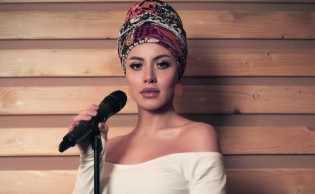 Nicoleta Nuca isi incanta fanii cu doua piese live