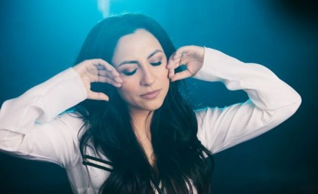 Andra lanseaza videoclipul noului ei single, 'La Refren'