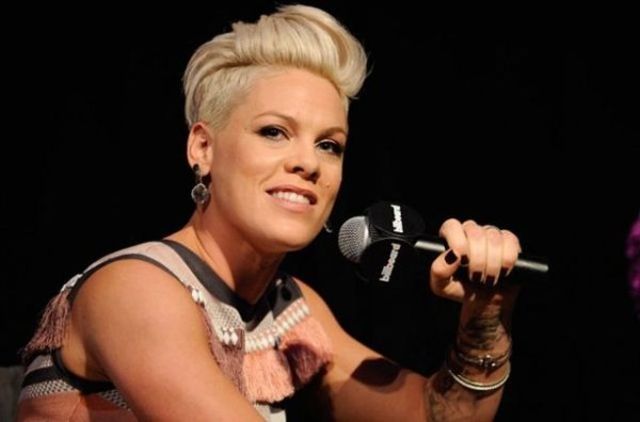 Pink a lansat un lyric video pentru piesa 'What About Us'