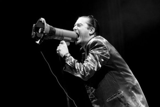 Mike Patton, solistul Faith No More, a suferit un accident