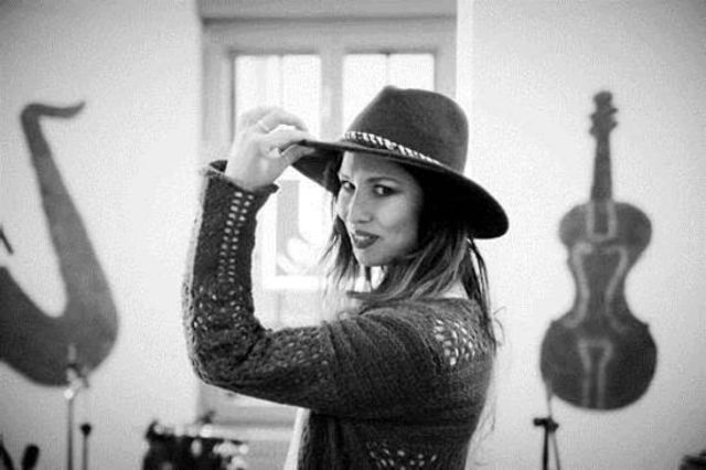 Cristina Balan canta senzational hitul care a obsedat o lume intreaga – "Issues"
