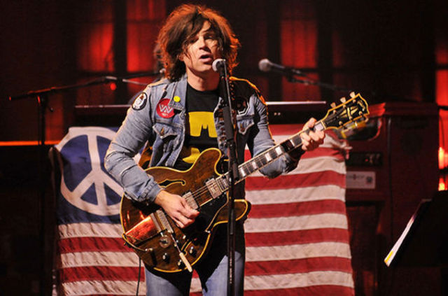Ryan Adams a lansat "F**k The Rain", primul single de pe albumul "Big Colors"