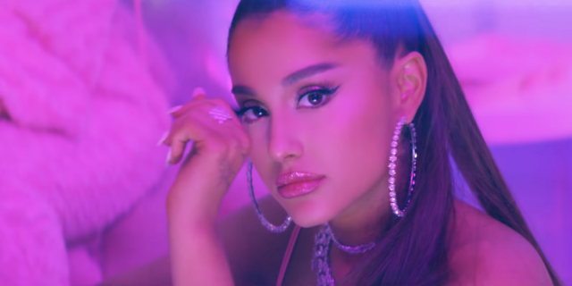 Ariana Grande ocupa primele 3 locuri in topul Billboard Hot 100, la 55 de ani de la anteriorul record