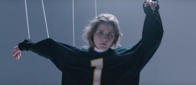 Dara lanseaza "La costum", o piesa sensibila alaturi de un videoclip captivant