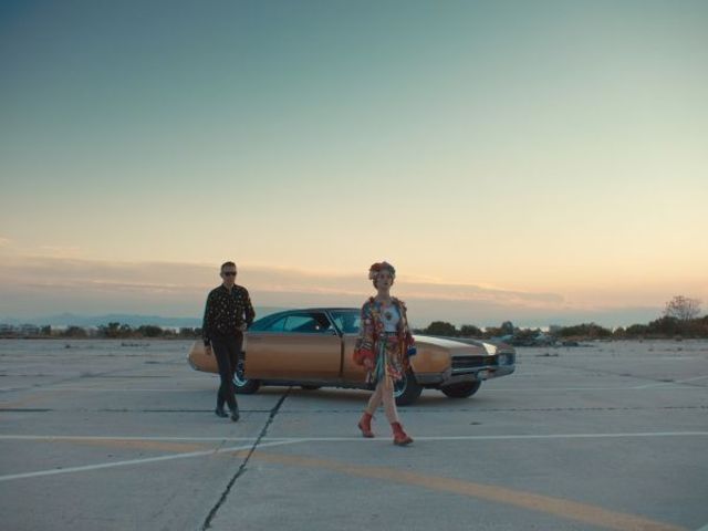 Hooverphonic si Matthias Lebeer au lansat un nou clip pentru piesa "Looking For Stars"