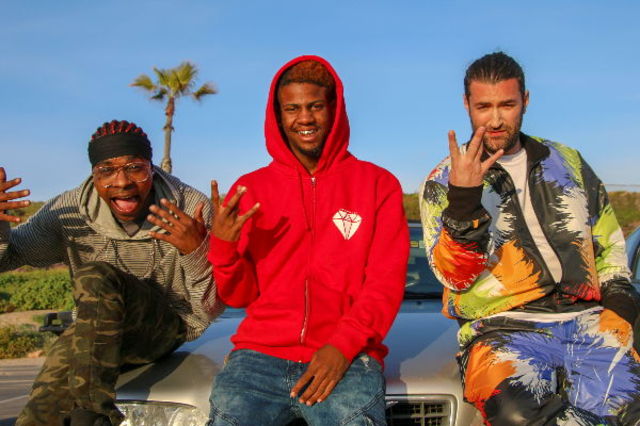 Smiley a lansat piesa “Song about nothing”, cu un clip filmat in Los Angeles, alaturi de versiunea sa 2D