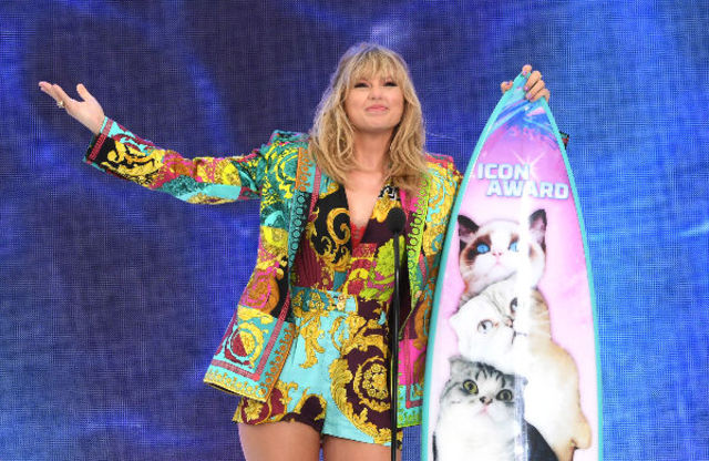Taylor Swift lanseaza un nou single