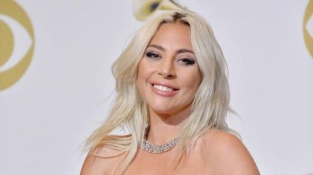 Lady Gaga sarbatoreste 1 an de la "A Star Is Born"