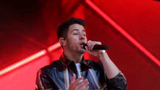 Nick Jonas alaturi de Blake Shelton, John Legend si Kelly Clarkson , in juriul "The Voice
