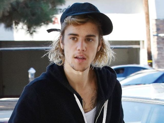 Justin Bieber lanseaza un nou album pana la sfaristul anului, cu o singura conditie