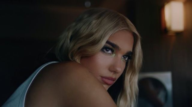Dua Lipa vorbeste despre hartuire sexuala in "Boys Will Be Boys"