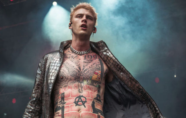 Machine Gun Kelly a lansat "Bloody Valentine"
