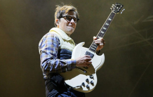 Weezer vor lansa single-ul "Hero"