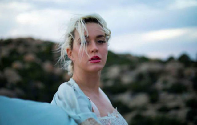 Katy Perry a lansat single-ul "Daisies"