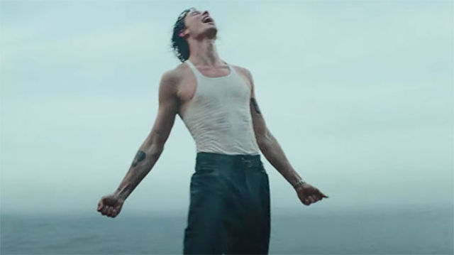 Shawn Mendes a lansat single-ul "Wonder" si a anuntat data aparitiei albumului "Wonder"