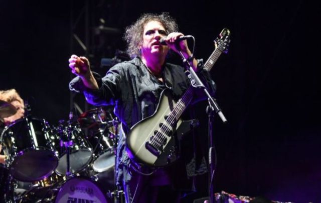Robert Smith de la The Cure a interpreta trei melodii de pe albumul 'Faith'