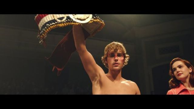 Justin Bieber a lansat un nou single insotit de clip, "Anyone"