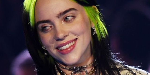 Billie Eilish atinge 1 miliard de vizualizari la videoclipul piesei "Lovely" si pregateste lansarea primei carti