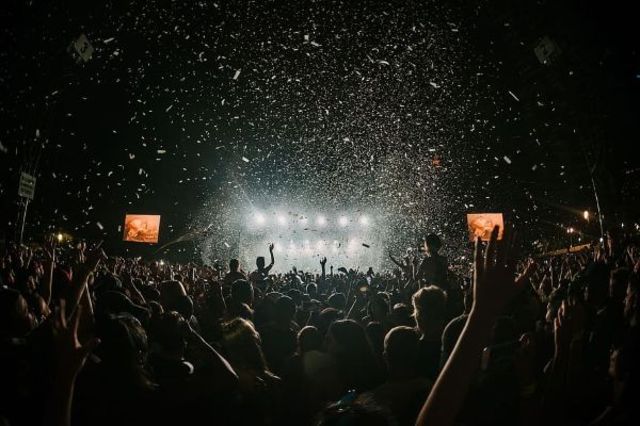 Concert-test cu 5000 de oameni in plina pandemie la Barcelona