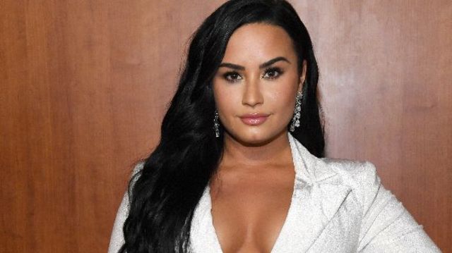 Demi Lovato a lansat albumul "Dancing With The Devil... The Art Of Starting Over"