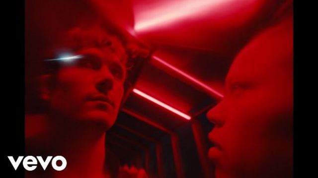 Bastille lanseaza melodia "Distorted Light Beam"