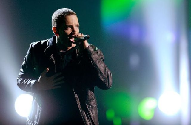 Eminem anunta lansarea celui de-al doilea album cu cele mai mari hituri ale sale: „Curtain Call 2”!